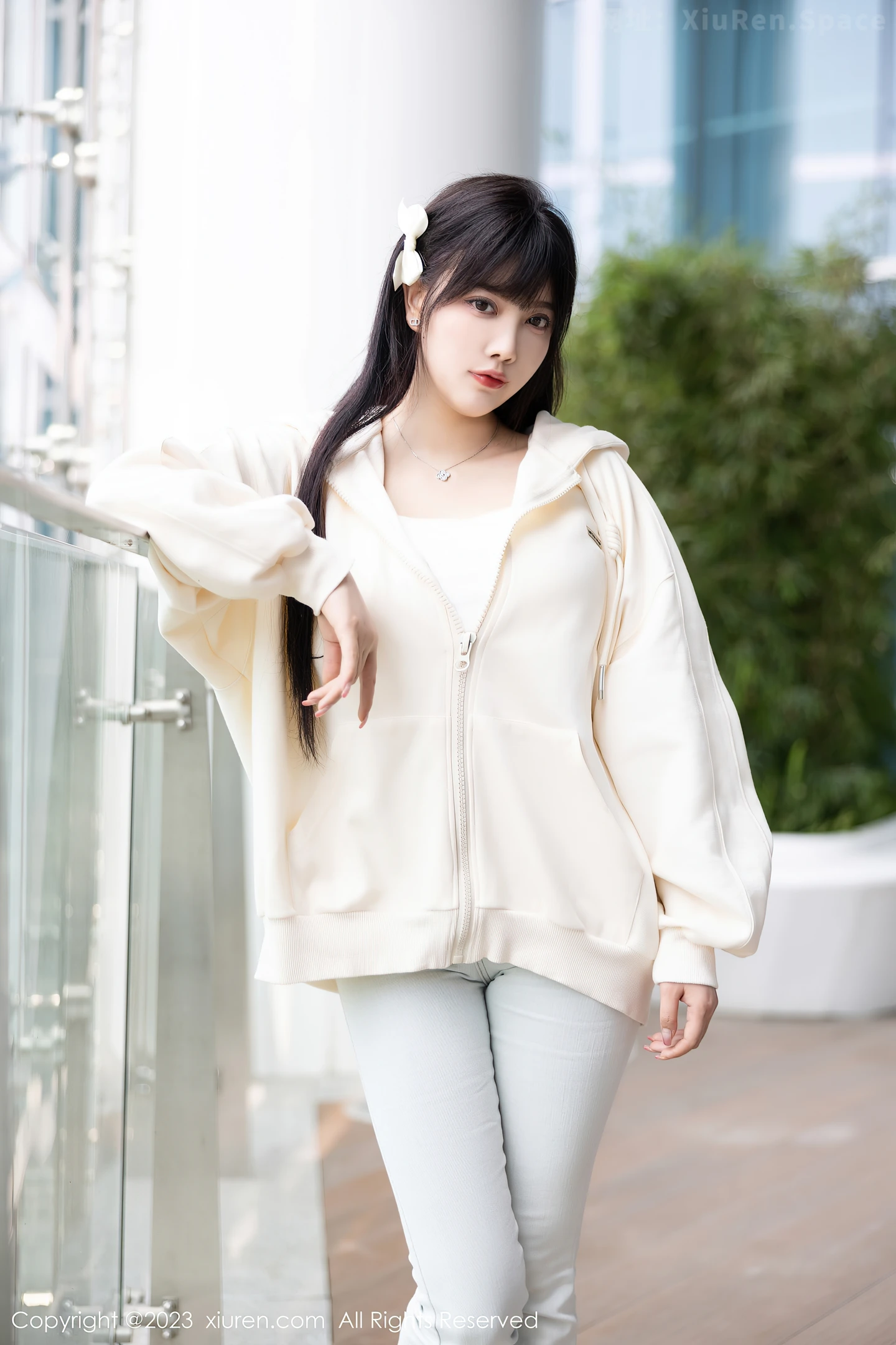 图片[5]-[XiuRen秀人网]2023.05.09 VOL.6707 杨晨晨Yome 粉色蕾丝内衣加肉丝美腿性感私房写真集-秀人网官方网站